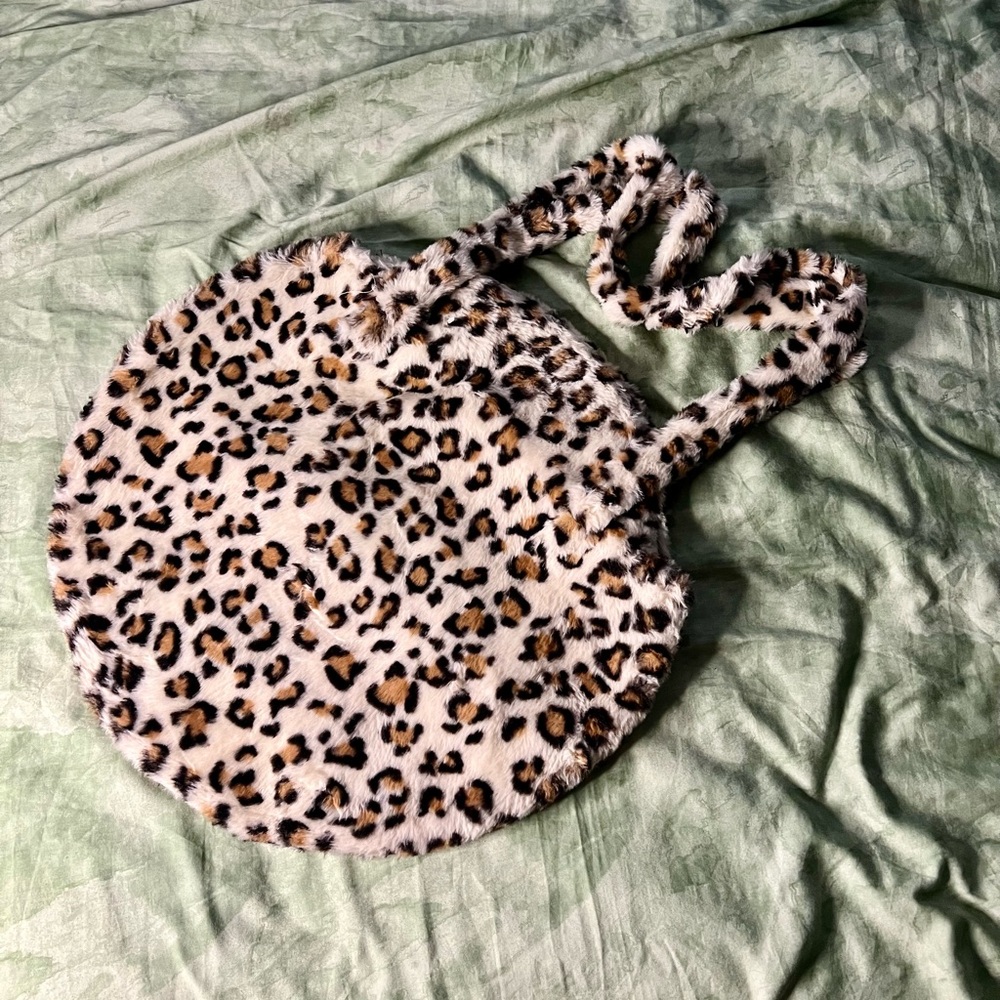 Large Round Leopard Print Fuzzy Shoulder Tote NWT - image 2